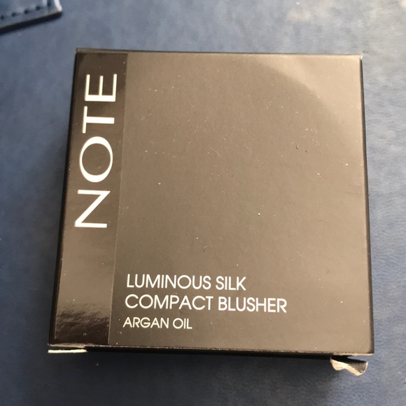 New- Note Luminous Silk Compact Blush- Desert Rose - Picture 2 of 3